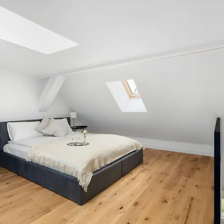 Apartment Stylish Studio Near The Market Square Poznan Garbary 62 By Heyrent Posen