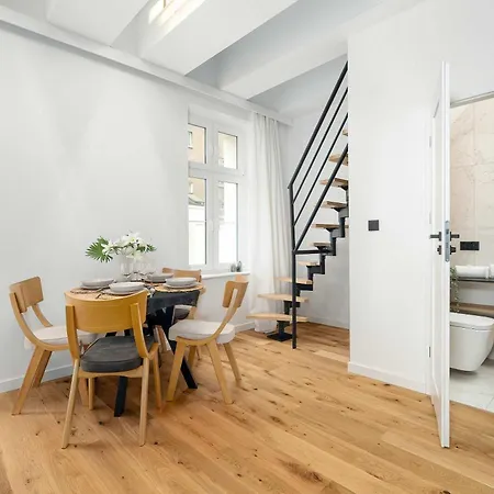Stylish Studio Near The Market Square Poznan Garbary 62 By Heyrent * Posen
