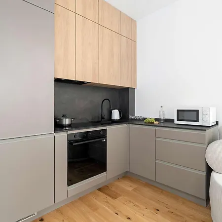 Stylish Studio Near The Market Square Poznan Garbary 62 By Heyrent Apartment *