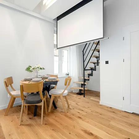 Apartment Stylish Studio Near The Market Square Poznan Garbary 62 By Heyrent