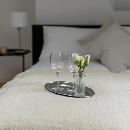 Stylish Studio Near The Market Square Poznan Garbary 62 By Heyrent *